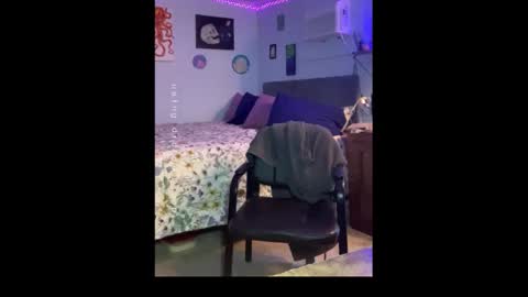 kreamyk420 online show from March 14, 7:09 am