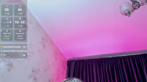 Kriss online show from June 2, 6:31 pm