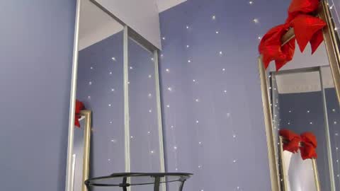 kriskras__ online show from August 3, 7:12 am
