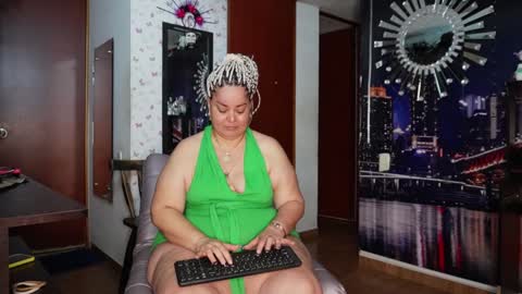 Snapshot of kristenhill1 chatting on January 2, 9:33 am Kristen online show from January 2, 9:33 am