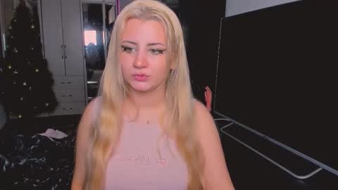 kristialsoopp online show from January 8, 4:49 am