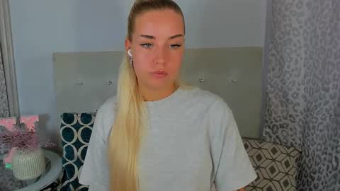 KristyFlowers online show from June 25, 2:29 pm