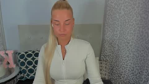 KristyFlowers online show from July 21, 3:02 pm