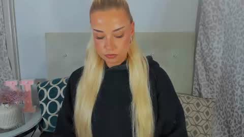 KristyFlowers online show from June 14, 7:03 pm