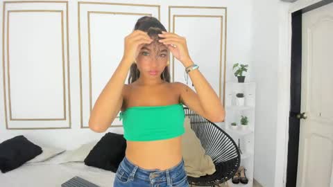 Cristina online show from April 21, 3:52 pm