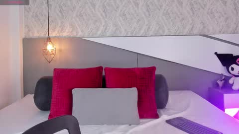 Krystal online show from November 17, 5:02 pm