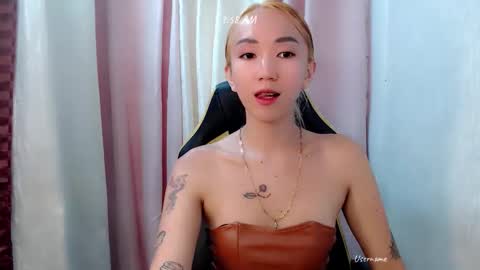 kweenie1026 online show from May 20, 1:57 am
