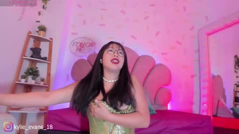 Kylie online show from November 9, 5:14 am