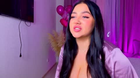 Kylie Lips online show from December 5, 6:44 pm