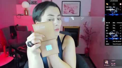 Kylie online show from December 16, 1:50 pm