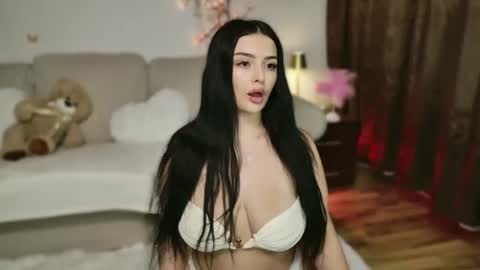 kylieelise online show from August 3, 9:04 am