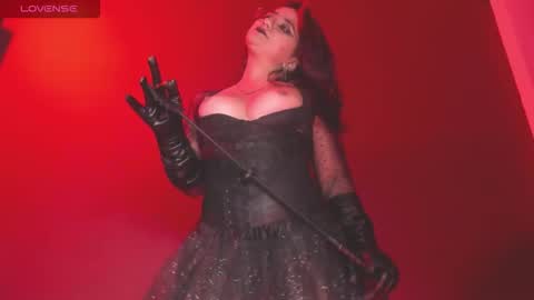 K Y L I E online show from December 18, 8:35 pm