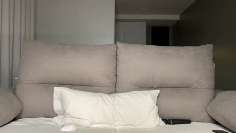 Julie online show from December 4, 3:20 am