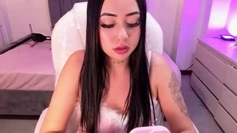  L A R A   online show from February 13, 10:22 pm