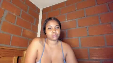 Snapshot of ladahear_ chatting on December 10, 2:27 am Akyra online show from December 10, 2:27 am