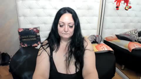 Snapshot of lady_lauren chatting on December 8, 6:01 am lady lauren online show from December 8, 6:01 am