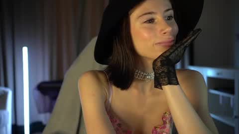 Snapshot of lady_nicolett chatting on September 26, 4:43 am lady_nicolett online show from September 26, 4:43 am