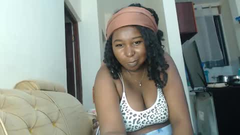 Snapshot of lady_twerky chatting on October 16, 10:12 pm Maya online show from October 16, 10:12 pm