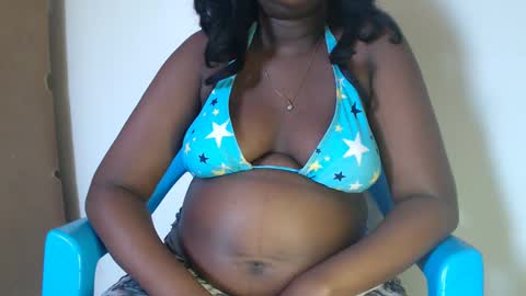 Snapshot of lady_twerky chatting on February 22, 9:56 am Maya online show from February 22, 9:56 am