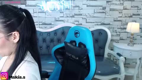 Snapshot of lady_violet_bridgerton_a chatting on January 7, 10:08 pm Lady Violet Bridgerton online show from January 7, 10:08 pm