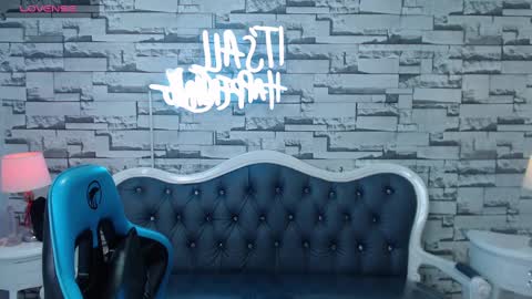 Snapshot of lady_violet_bridgerton_a chatting on January 30, 10:19 pm Lady Violet Bridgerton online show from January 30, 10:19 pm