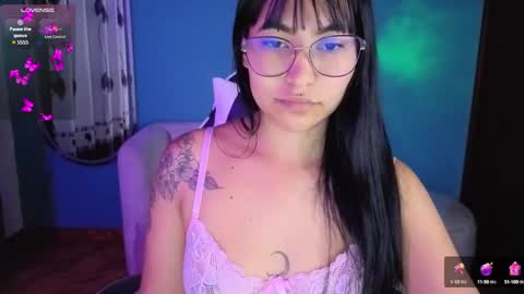 Snapshot of lady_violet_bridgerton_a chatting on October 1, 10:59 pm Lady Violet Bridgerton online show from October 1, 10:59 pm