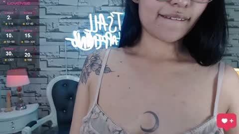 Snapshot of lady_violet_bridgerton_a chatting on January 28, 10:23 pm Lady Violet Bridgerton online show from January 28, 10:23 pm