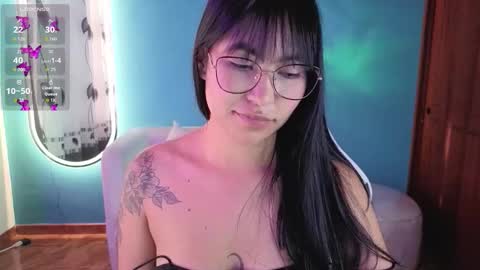 Snapshot of lady_violet_bridgerton_a chatting on September 15, 9:55 pm Lady Violet Bridgerton online show from September 15, 9:55 pm