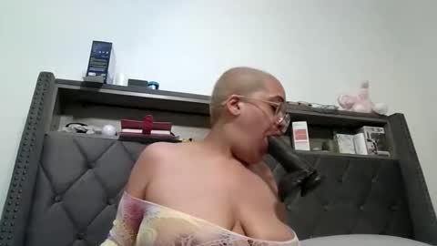 Stephanie online show from April 23, 12:30 am