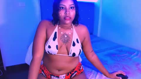 laura online show from April 28, 2:27 am