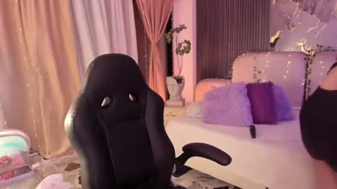 Lady  online show from June 27, 5:08 am