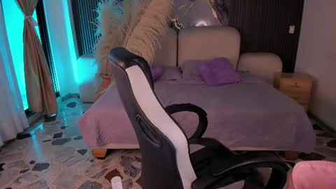 Lady  online show from August 2, 4:37 am