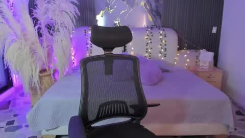 Lady  online show from February 20, 6:26 am