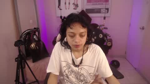 Snapshot of ladywawy_ chatting on October 19, 3:14 pm Ladywawy online show from October 19, 3:14 pm