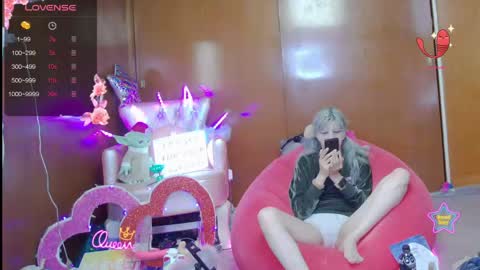 Skinnygirl online show from May 16, 2:03 am