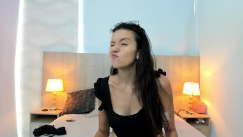 Laia Cruz online show from November 27, 7:28 pm