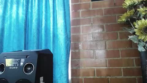 Snapshot of laia_hadid chatting on October 15, 10:51 am laia_hadid online show from October 15, 10:51 am