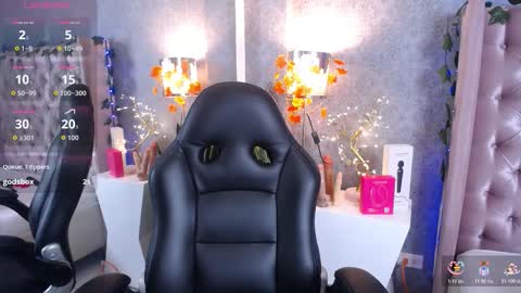 Laila Stilwills online show from February 4, 6:49 am