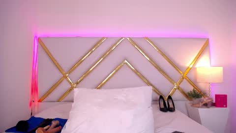 Laila Stilwills online show from April 28, 2:27 am