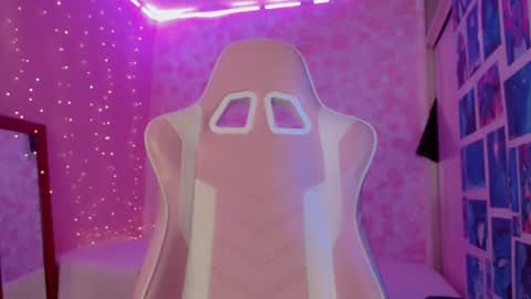 lala Moon online show from January 9, 2:21 pm