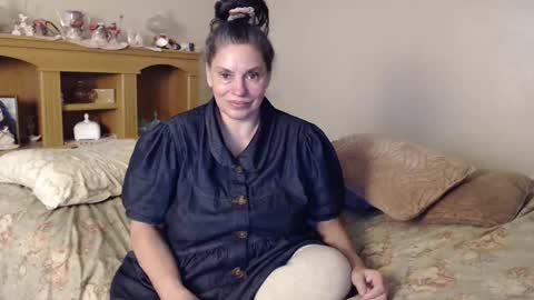 Snapshot of lalaisallbad chatting on October 17, 5:21 am Naomi Rose online show from October 17, 5:21 am