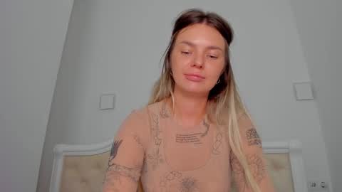 Snapshot of lallie_ chatting on September 22, 3:32 pm Lallie  online show from September 22, 3:32 pm