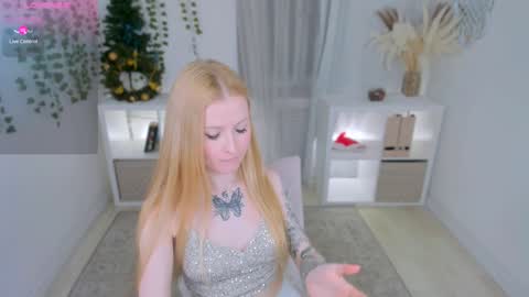 Laly online show from January 11, 4:14 pm