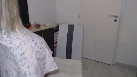 Snapshot of lamadrina006 chatting on December 14, 12:11 am LaMadrina006 online show from December 14, 12:11 am