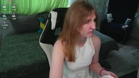 Snapshot of lana_del_kay chatting on March 10, 7:33 am Kay online show from March 10, 7:33 am