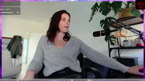 Snapshot of lana_the_virus chatting on October 7, 1:04 pm Lana The Virus online show from October 7, 1:04 pm