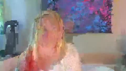 LanaviSmith online show from June 15, 6:02 am