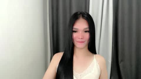 lanawyatt_ online show from October 17, 7:06 pm