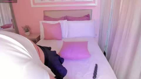 Snapshot of lara_desire chatting on September 11, 10:32 pm lara_desire online show from September 11, 10:32 pm