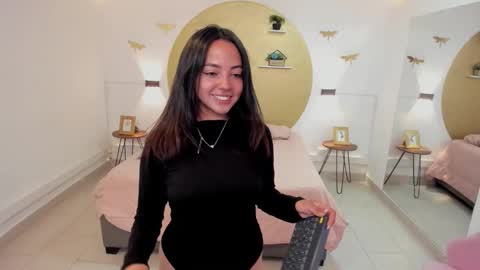Snapshot of laraa_rous chatting on October 14, 8:22 pm lara online show from October 14, 8:22 pm